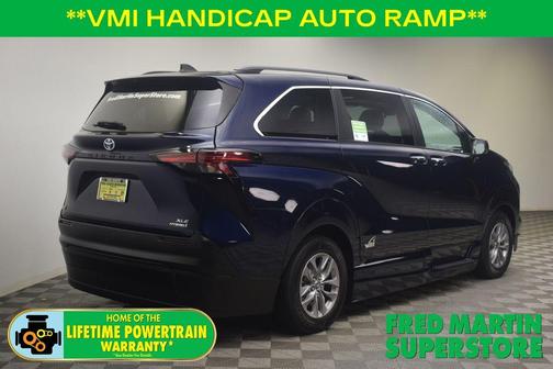 2022 Toyota Sienna XLE