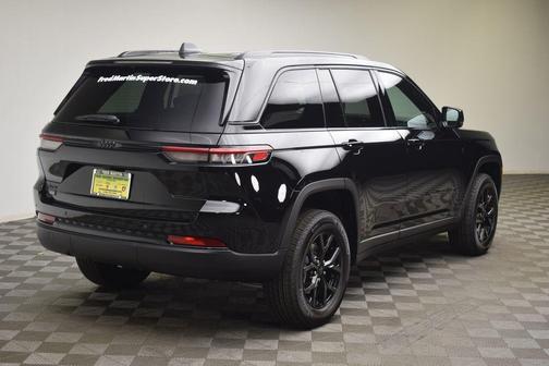 2025 Jeep Grand Cherokee Laredo