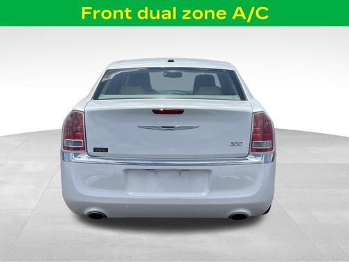 Ivory Tri Coat Pearl 2014 Chrysler 300