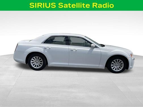 Ivory Tri Coat Pearl 2014 Chrysler 300