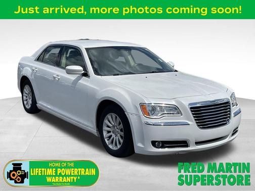 Ivory Tri Coat Pearl 2014 Chrysler 300