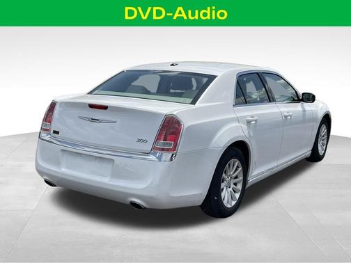 Ivory Tri Coat Pearl 2014 Chrysler 300