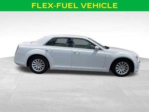 Ivory Tri Coat Pearl 2014 Chrysler 300