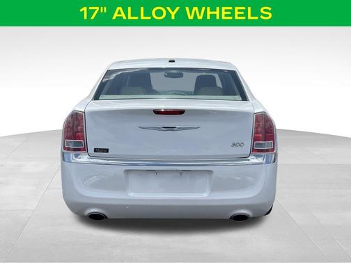 Ivory Tri Coat Pearl 2014 Chrysler 300