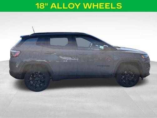 Sting Gray Clearcoat 2023 Jeep Compass Altitude