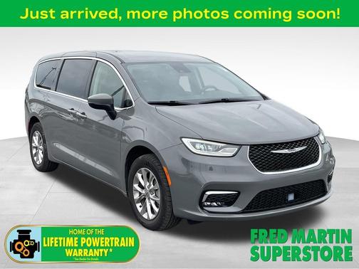 Ceramic Gray Clearcoat 2023 Chrysler Pacifica Touring-L