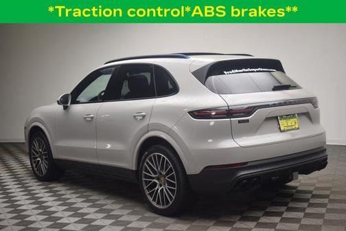 Chalk 2023 Porsche Cayenne Platinum Edition