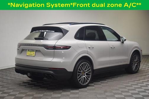 Chalk 2023 Porsche Cayenne Platinum Edition