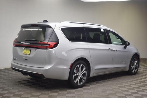 2026 Chrysler Pacifica Pinnacle