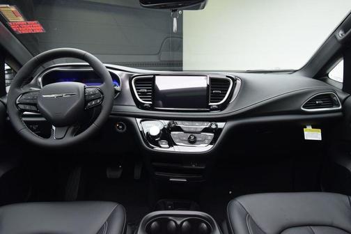 Silver Mist Clearcoat 2026 Chrysler Pacifica Select