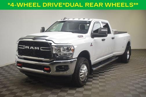 Bright White Clearcoat 2024 RAM 3500 Tradesman