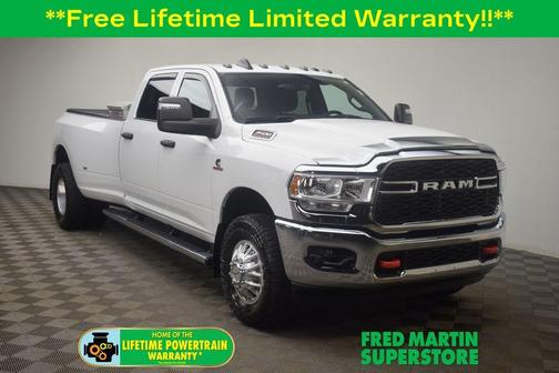 Bright White Clearcoat 2024 RAM 3500 Tradesman