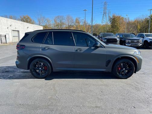 2024 BMW X5 M60i