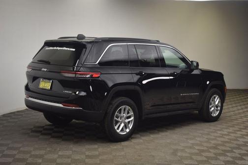 Diamond Black 2026 Jeep Grand Cherokee Laredo