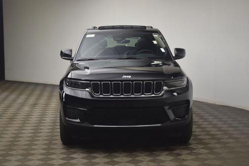 Diamond Black 2026 Jeep Grand Cherokee Laredo
