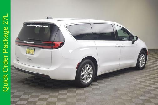 2025 Chrysler Pacifica Select