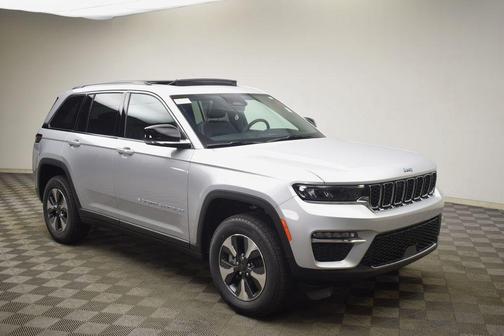 Silver Zynith 2025 Jeep Grand Cherokee 4xe Base
