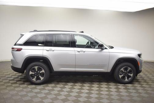 Silver Zynith 2025 Jeep Grand Cherokee 4xe Base