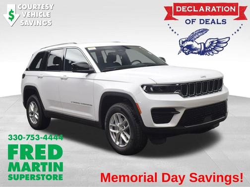 Bright White Clearcoat 2026 Jeep Grand Cherokee Laredo