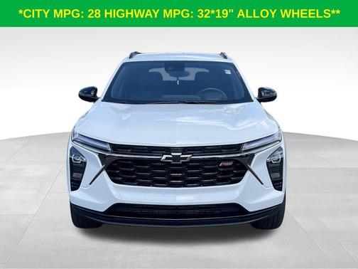 Summit White 2026 Chevrolet Trax 2RS