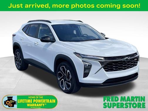 Summit White 2026 Chevrolet Trax 2RS