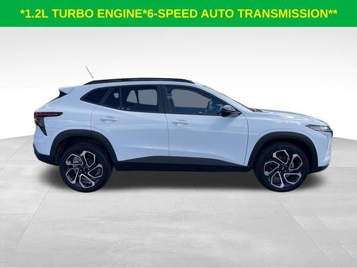 Summit White 2026 Chevrolet Trax 2RS