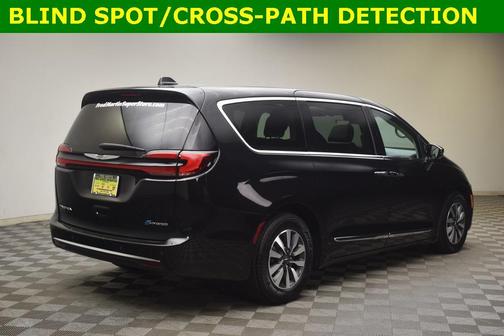 2023 Chrysler Pacifica Hybrid Limited