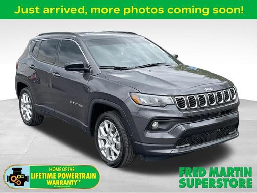 Metallic 2024 Jeep Compass Latitude Lux