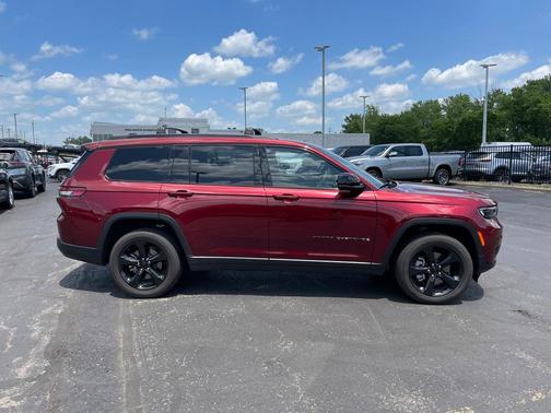 2023 Jeep Grand Cherokee L Laredo