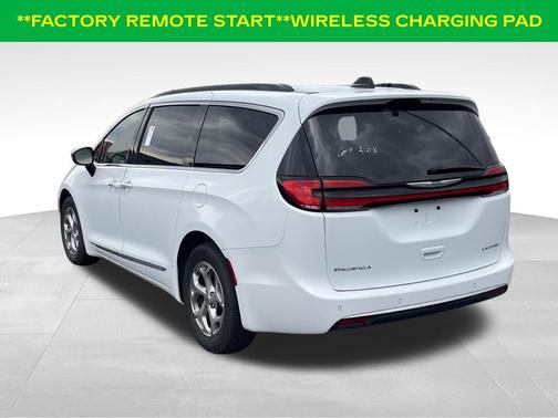 Bright White Clearcoat 2023 Chrysler Pacifica Limited