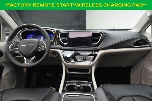 Bright White Clearcoat 2023 Chrysler Pacifica Limited