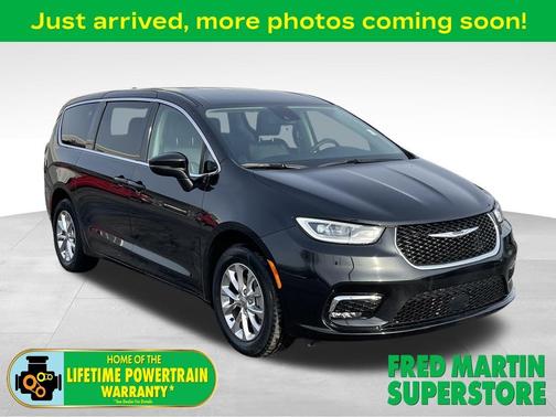 2023 Chrysler Pacifica Touring-L