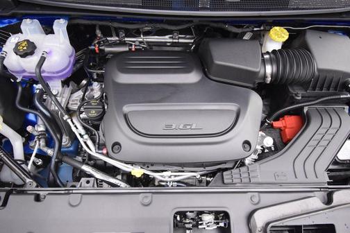 Hydro Blue Pearlcoat 2027 Chrysler Pacifica SELECT Minivan