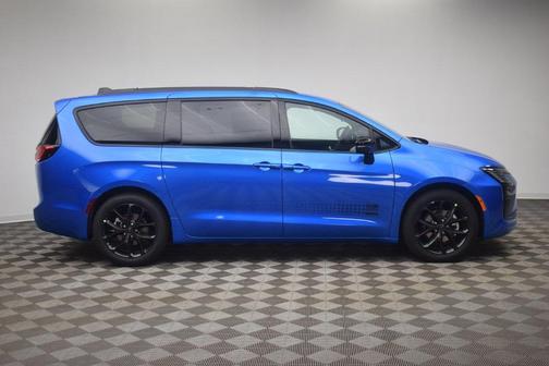 Hydro Blue Pearlcoat 2027 Chrysler Pacifica SELECT