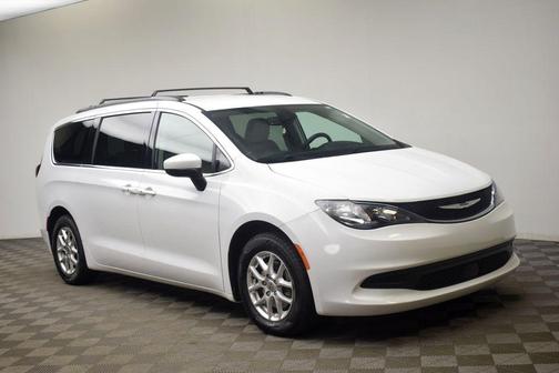Bright White Clearcoat 2021 Chrysler Voyager LXI