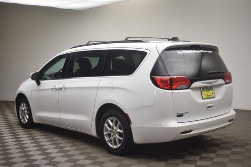 Bright White Clearcoat 2021 Chrysler Voyager LXI