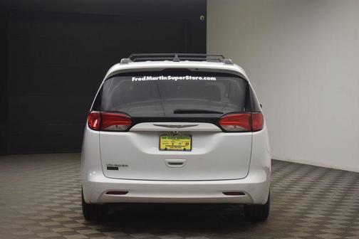 Bright White Clearcoat 2021 Chrysler Voyager LXI