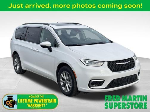 2023 Chrysler Pacifica Touring-L