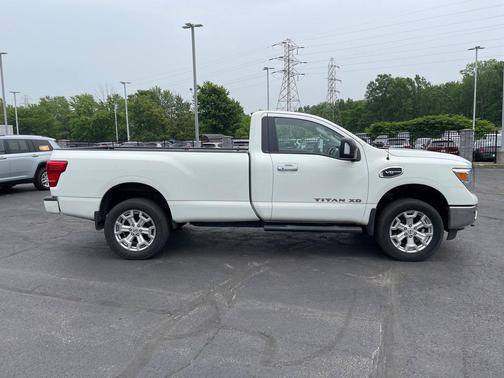 2017 Nissan Titan XD SV