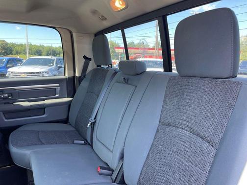Delmonico Red Pearlcoat 2016 RAM 1500 Big Horn