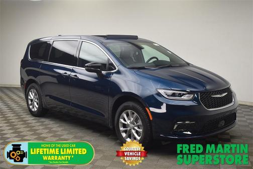 2025 Chrysler Pacifica Select