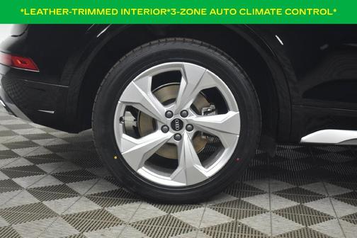 Mythos Black Metallic 2023 Audi Q5 45 S line quattro Premium