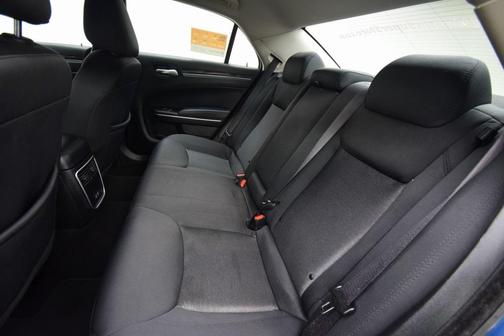 2022 Chrysler 300 Touring