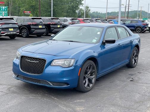 2022 Chrysler 300 Touring