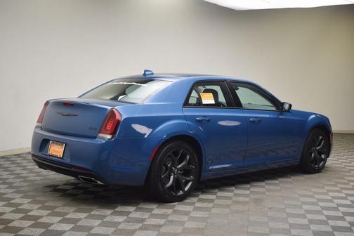 2022 Chrysler 300 Touring