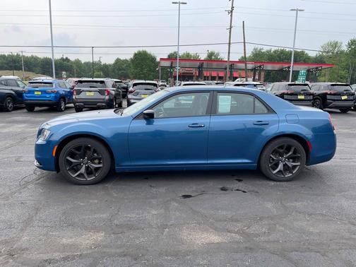 2022 Chrysler 300 Touring