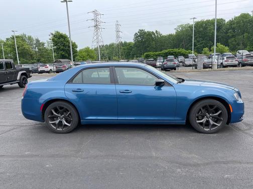 2022 Chrysler 300 Touring