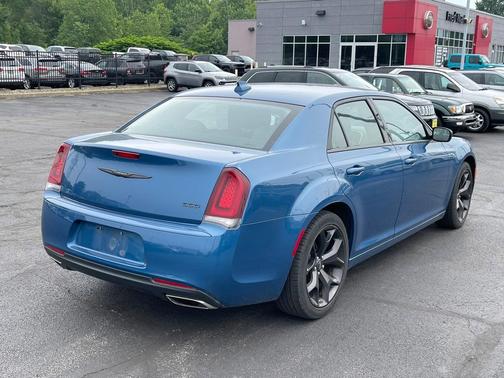 2022 Chrysler 300 Touring