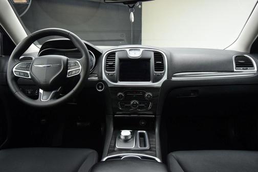 2022 Chrysler 300 Touring