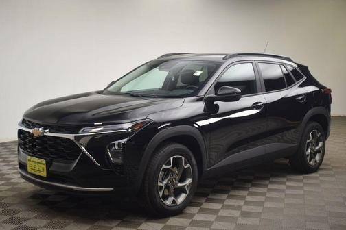Mosaic Black Metallic 2025 Chevrolet Trax LT